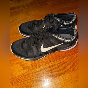 Nike Flex Supreme TR3 training shoes Size 10.5 Womens Black and White